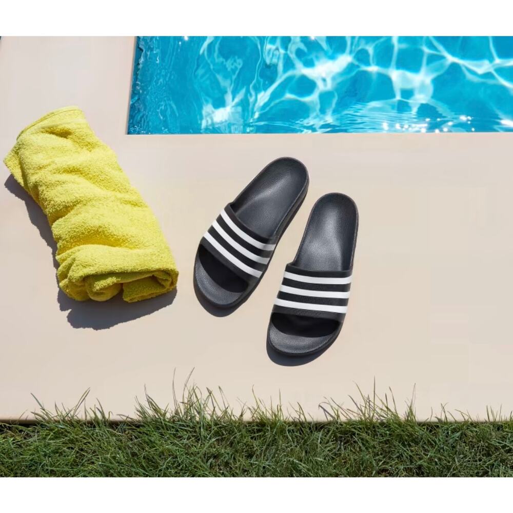 NEW Adidas ADILETTE AQUA SLIDES
US W 5